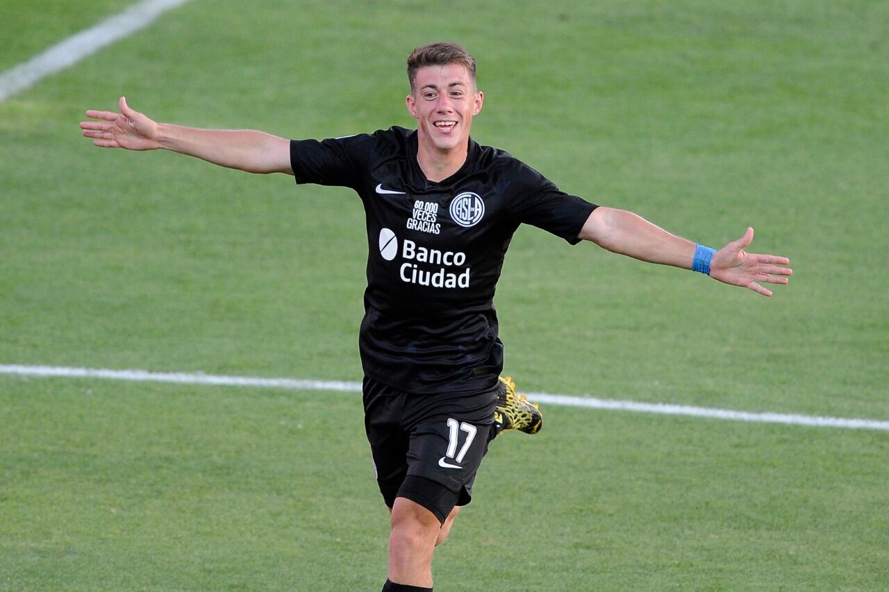 Peralta Bauer festeja el gol del 1-0.