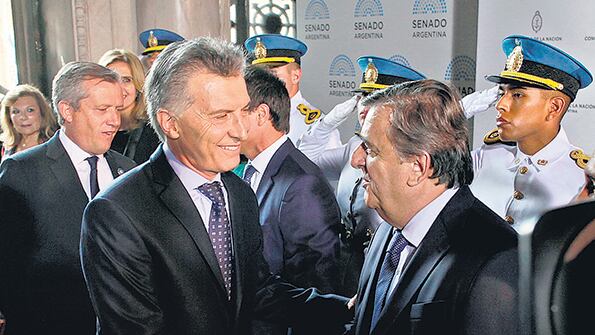 El presidente Mauricio Macri apoya a Mario Negri. No viajó a la provincia para no restarle votos.
