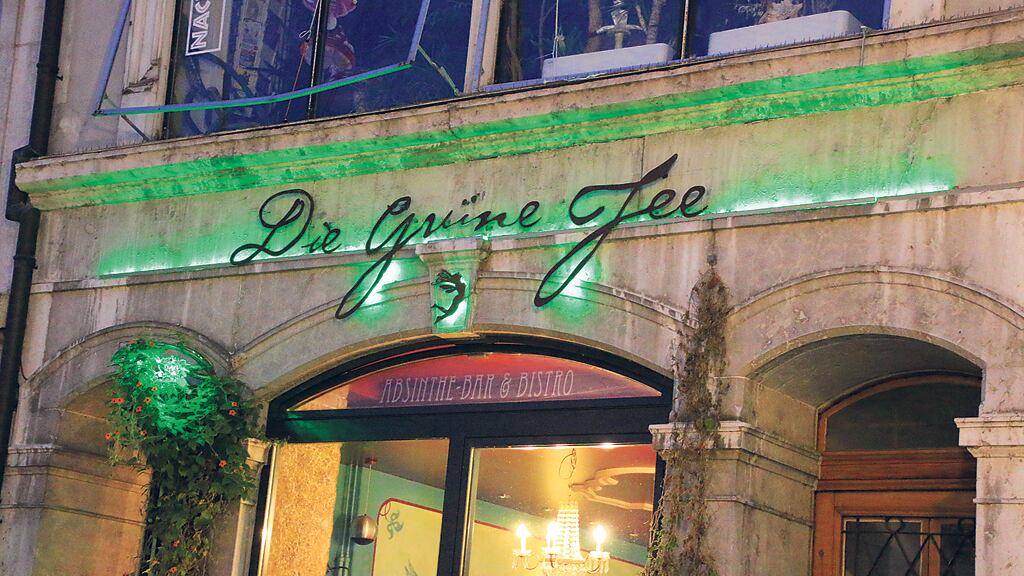 El frente del primer bar legal de absenta en Suiza, en la parte histórica de Solothurn.