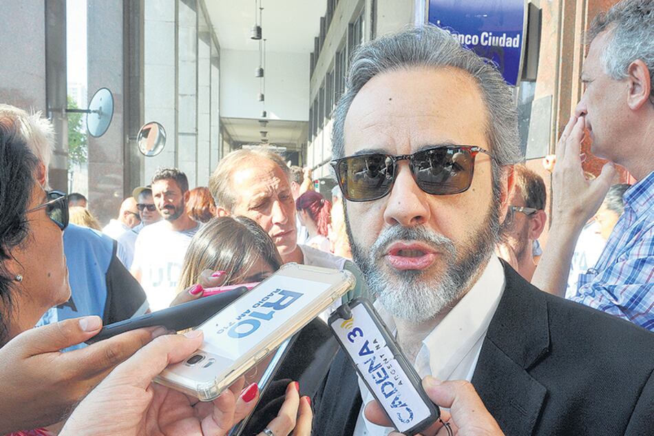 “No quieren cláusula gatillo, porque la inflación va a ser mayor al aumento salarial”, advirtió López.