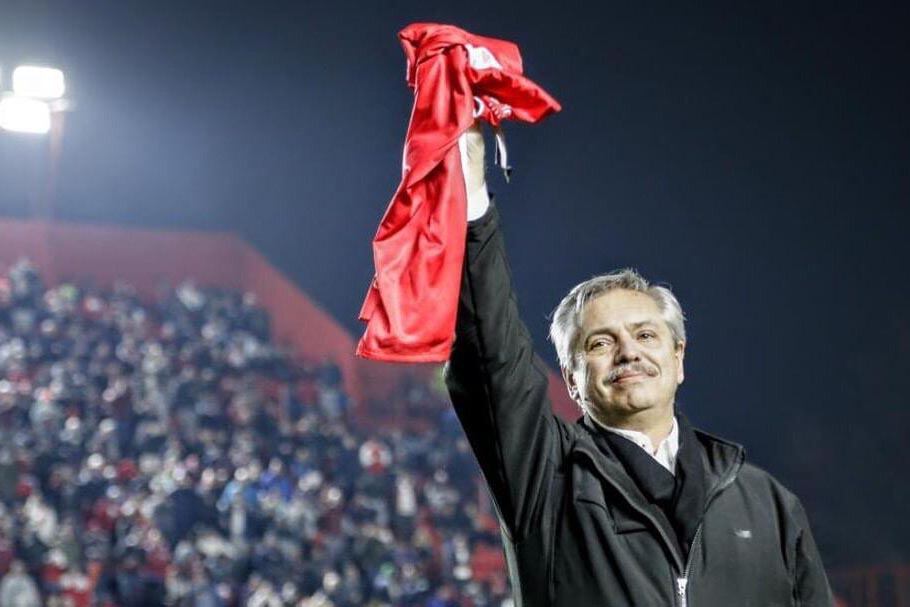 Alberto Fernández, durante una visita al estadio de Argentinos en julio pasado.