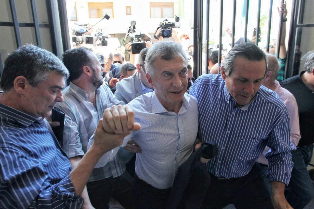 El líder de Cambiemos entrando a los tribunales de Dolores en 2021.