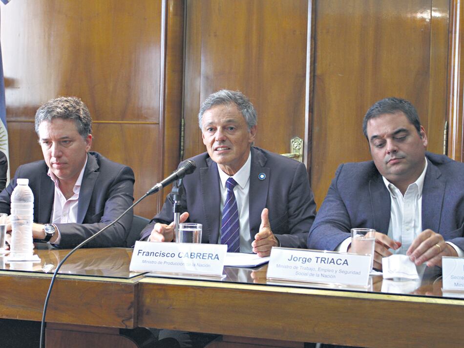 Nicolás Dujovne, Francisco Cabrera y Jorge Triaca afirmaron que el proyecto llegará rápidamente al Congreso por instrucción presidencial.