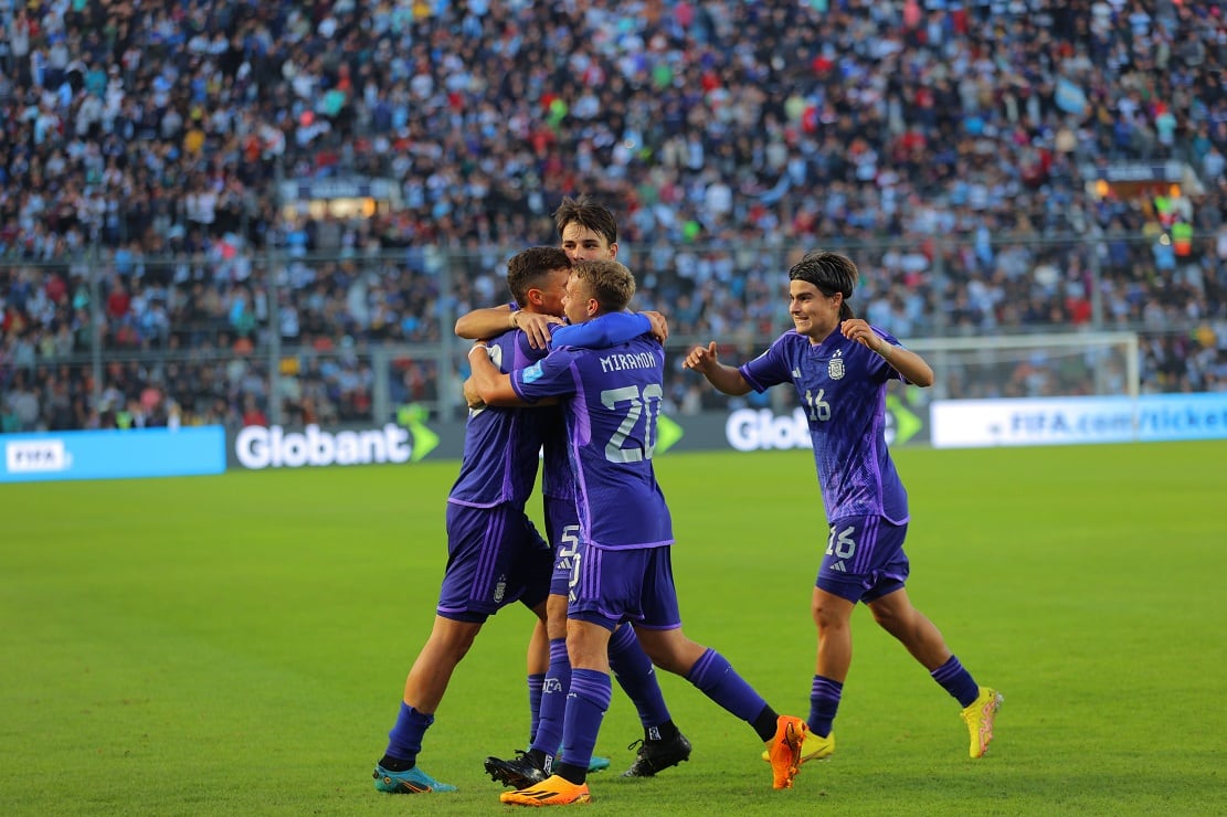 El equipo argentino, dirigido por Javier Mascherano, enfrenta al seleccionado Nigeria en el Estadio Bicentenario de San Juan. oto: Twitter @Argentina