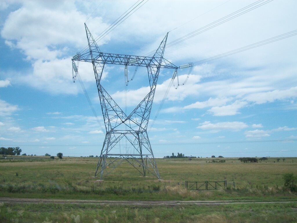 No se descarta otro ajuste en la tarifa eléctrica antes de fin de año.