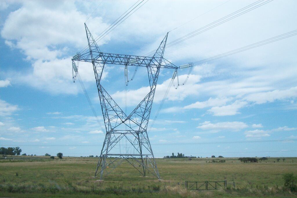 No se descarta otro ajuste en la tarifa eléctrica antes de fin de año.