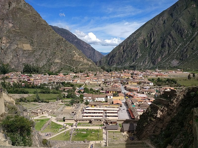 Ollantaytambo es un centro arqueológico y turístico de Perú.
