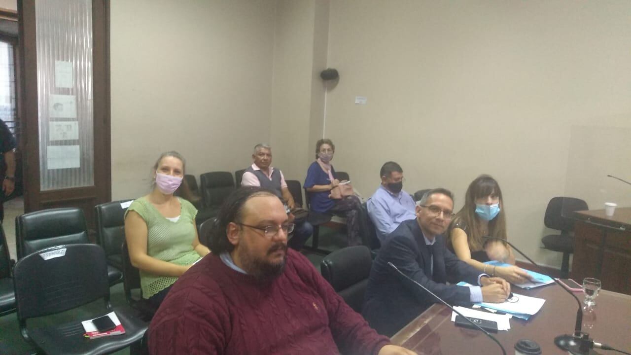 Casabella Dávalos (centro) y el fiscal ad hoc Juan Manuel Sivila.