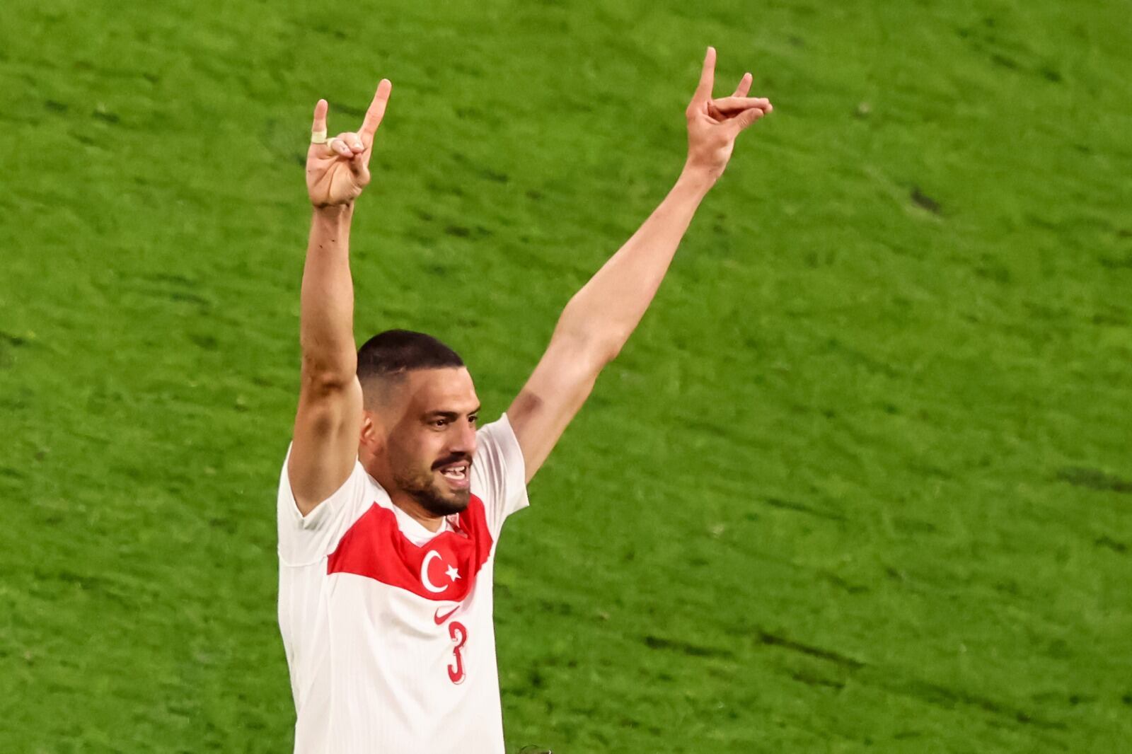 El gesto de la polémica de Demiral