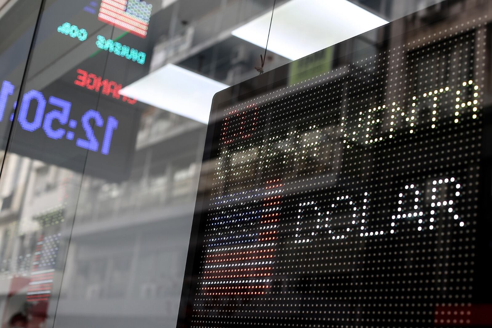 El dólar contado con liquidación subió a 655 pesos, que equivale a un incremento diario de casi 9 por ciento.