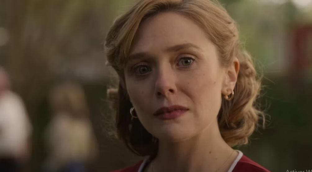Tras WandaVision, Elizabeth Olsen protagoniza otro tipo de locura suburbana.