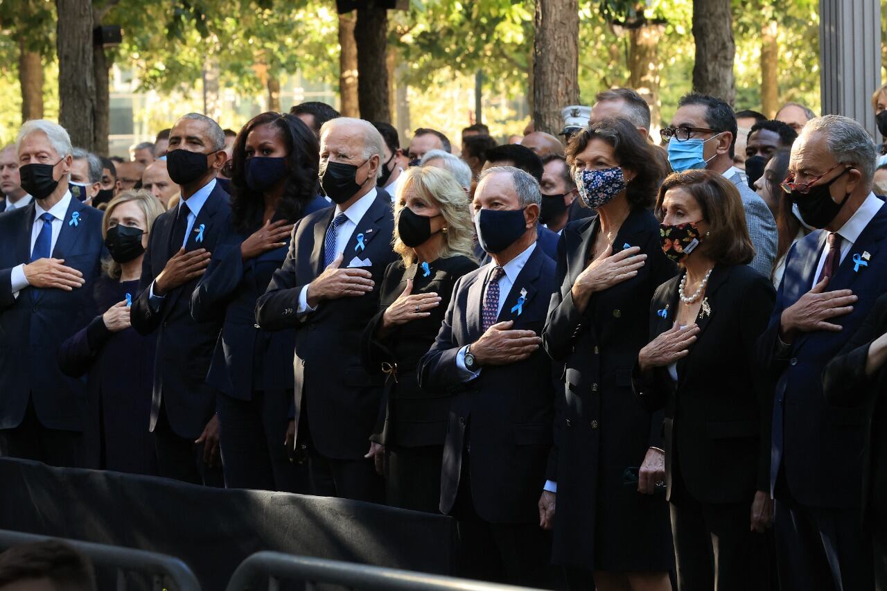 Bill Clinton, Hillary, Barack Obama, Michelle Obama, Joe Biden y Jill Biden encabezan el acto en Nueva York.