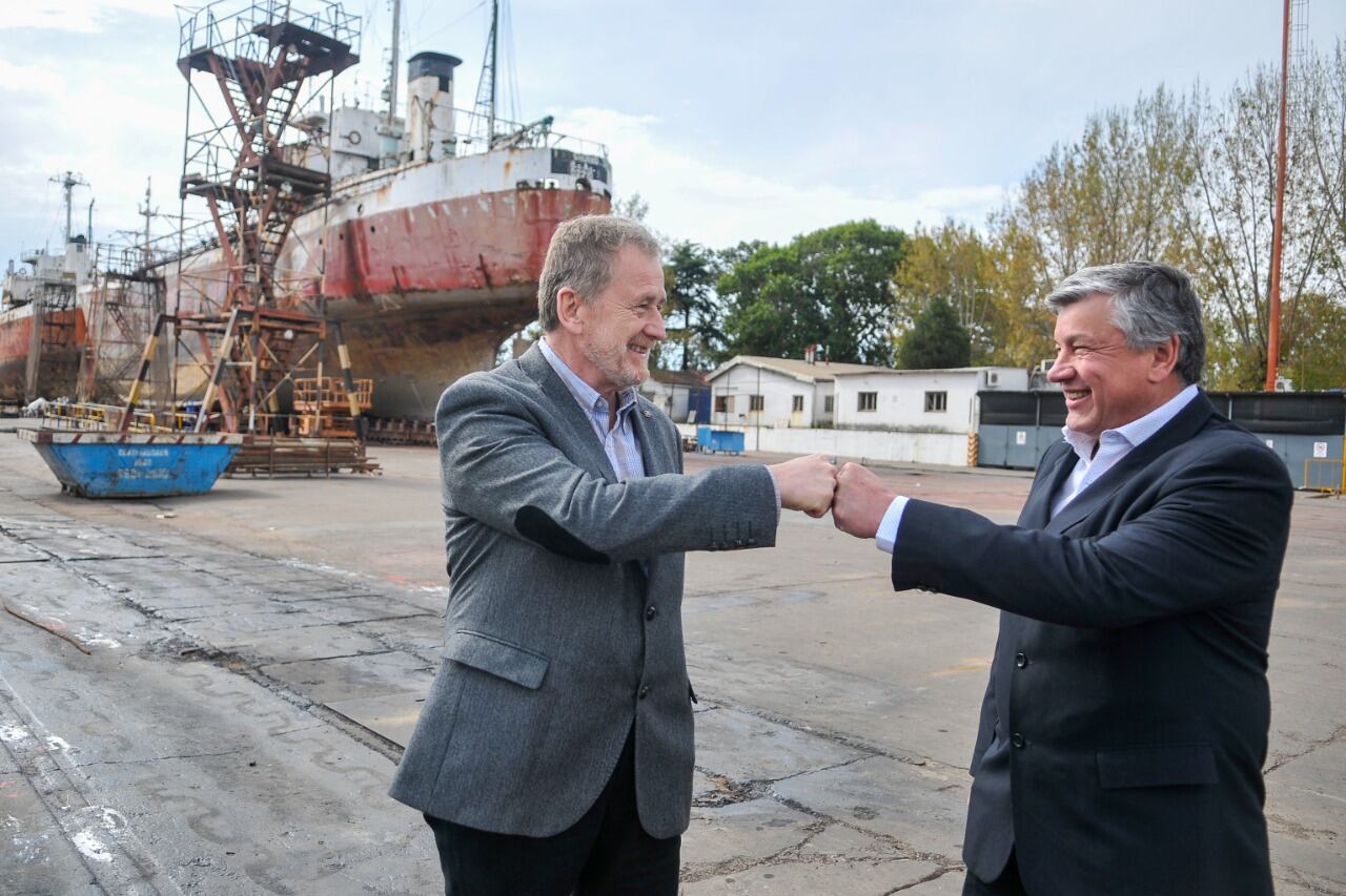 Miguel Tundino, presidente de Tandanor, junto a Pedro Wasiejko, titular de Astilleros Río Santiago.