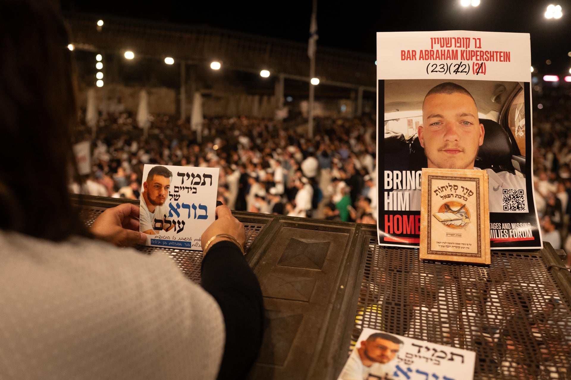 Familiare de secuestrado reclaman el regreso de los rehenes en Jerusalén.