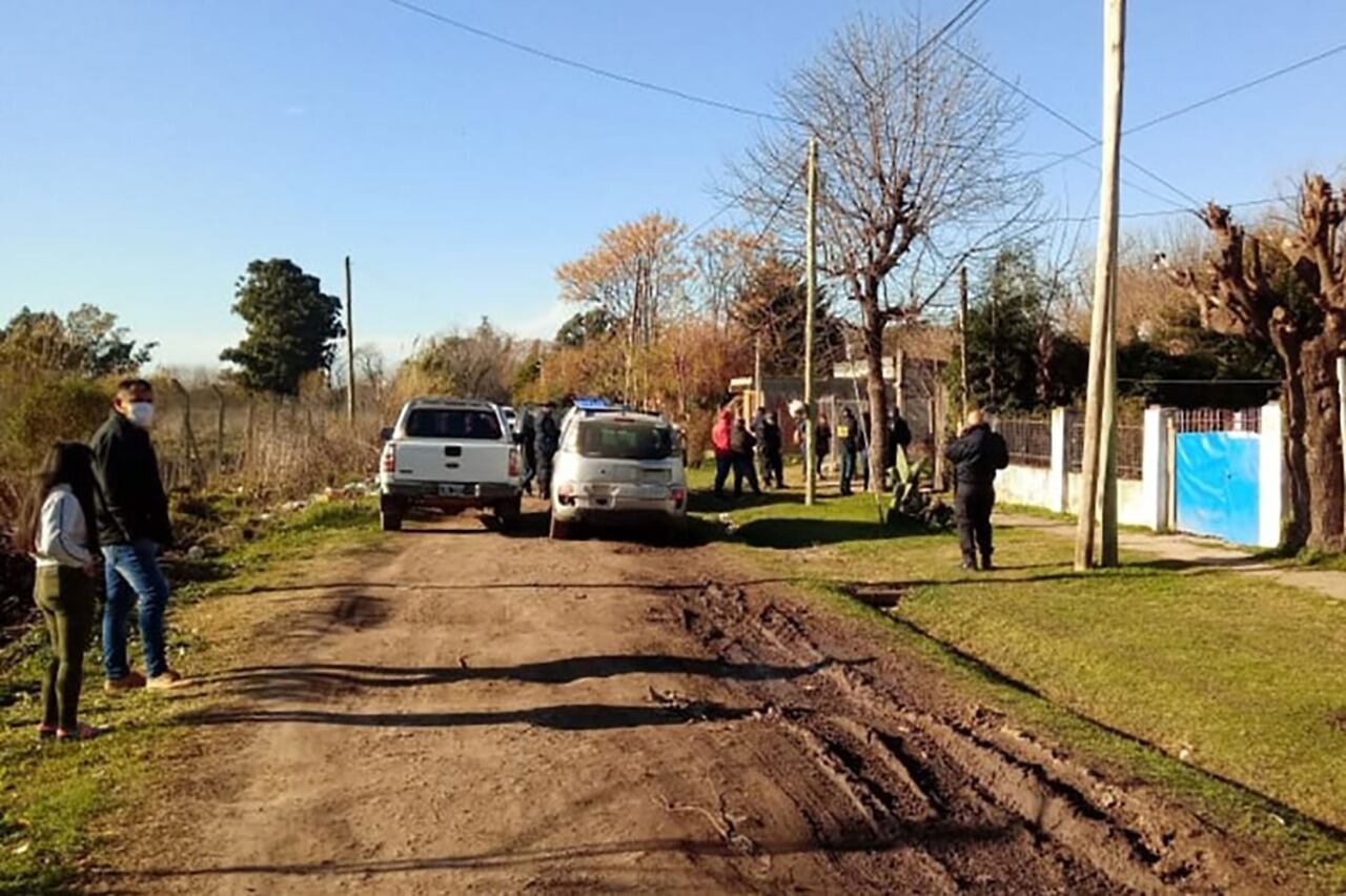 La vivienda de la calle Azurduy, donde fueron halladas las dos víctimas.
