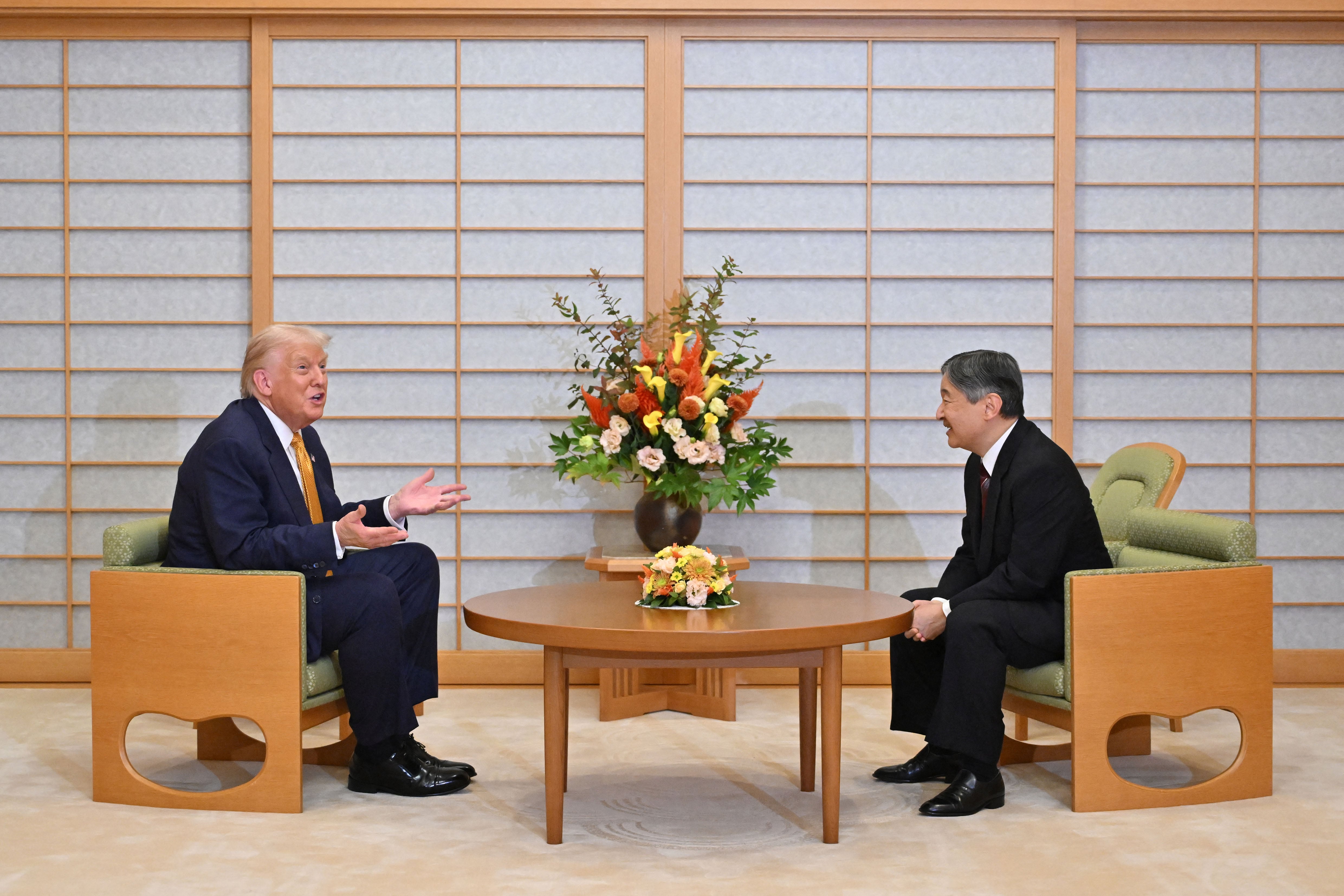 En plena gira por Asia, Trump fue recibido por el emperador japonés Naruhito en el palacio imperial