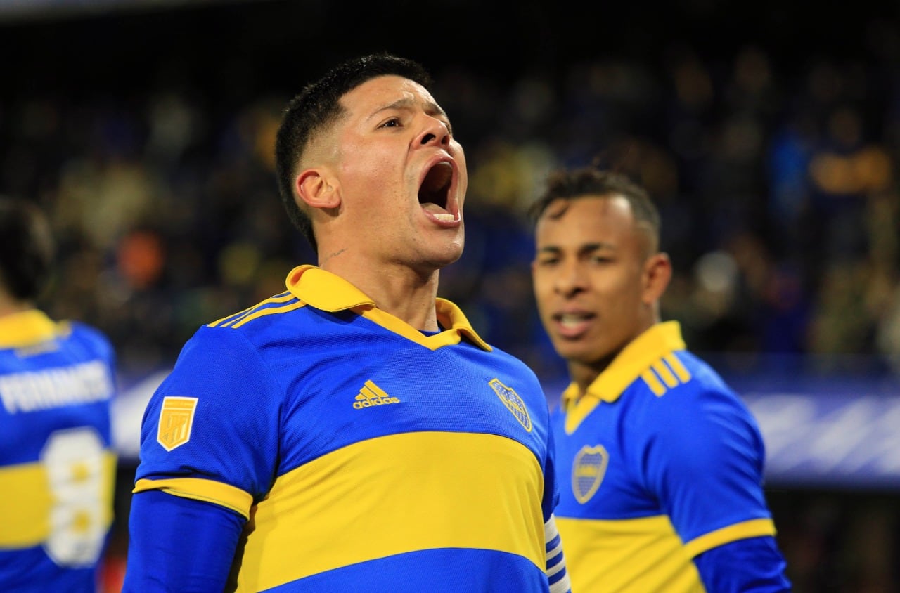 Rojo grita su gol. Minutos antes, se salvó de la roja