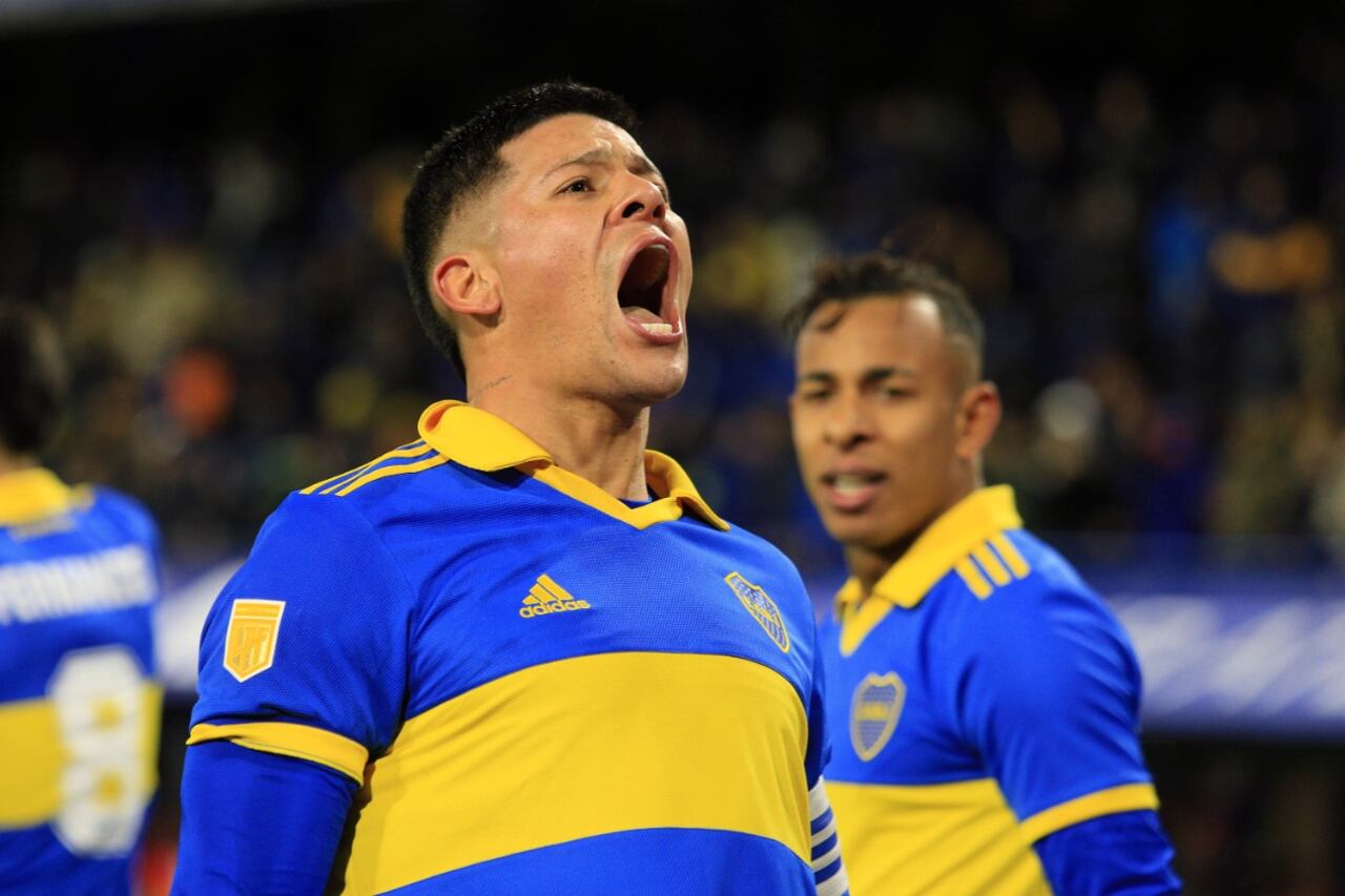 Rojo grita su gol. Minutos antes, se salvó de la roja