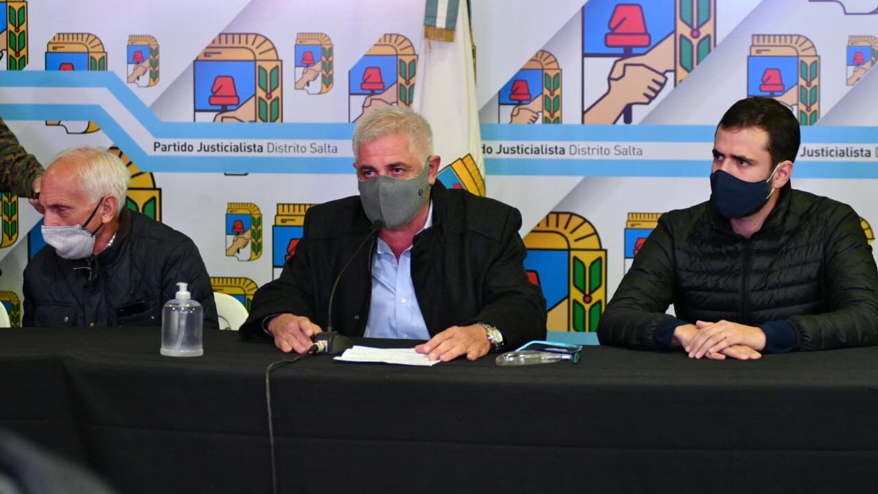 Outes al centro rodeado por López Arias y Estrada