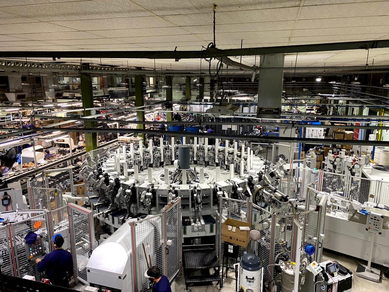 Tecnología de punta en la línea calzados de la planta Catamarca.