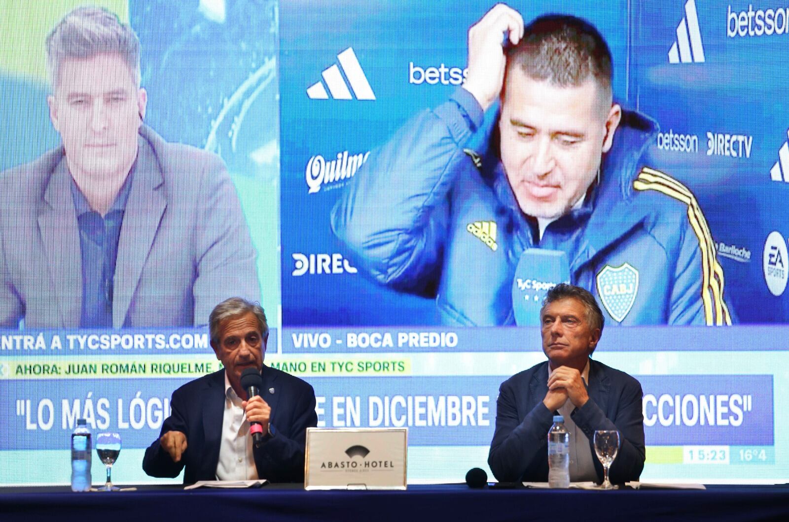 Andrés Ibarra y Mauricio Macri en la conferencia de prensa.