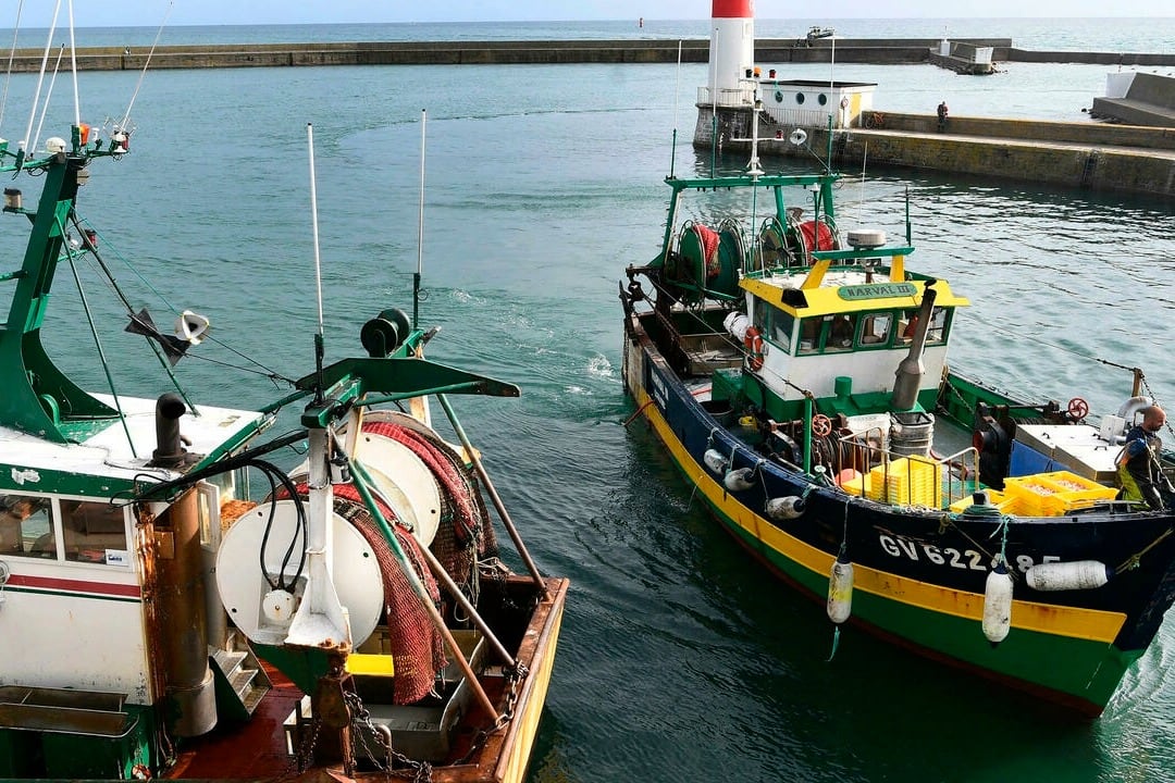 Paris está "abierto a discusiones mañana, tarde y noche" siempre y cuando los británicos "respeten sus compromisos", dijo el premier galo, Jean Castex.
