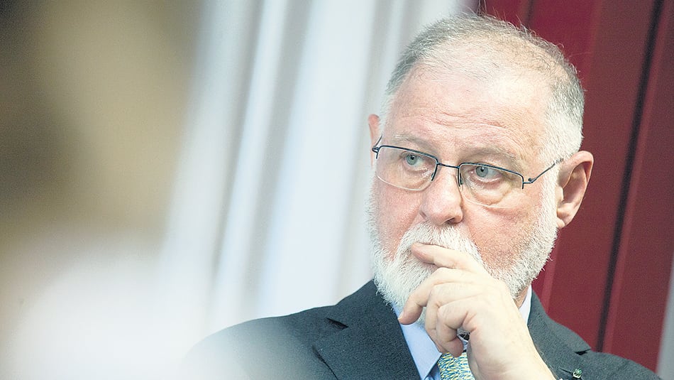 Manguel se va sin grandes logros que mostrar, salvo la adquisición de la biblioteca de Bioy Casares y Silvina Ocampo.