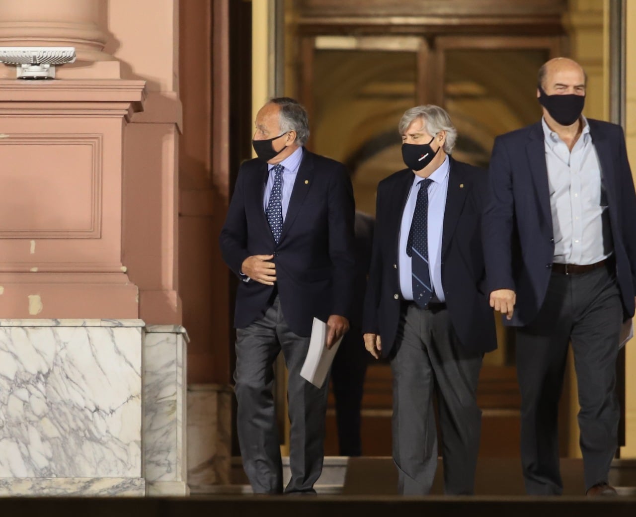 Acevedo, Rodríguez y Uriburo, de la UIA, en el ingreso a Casa Rosada