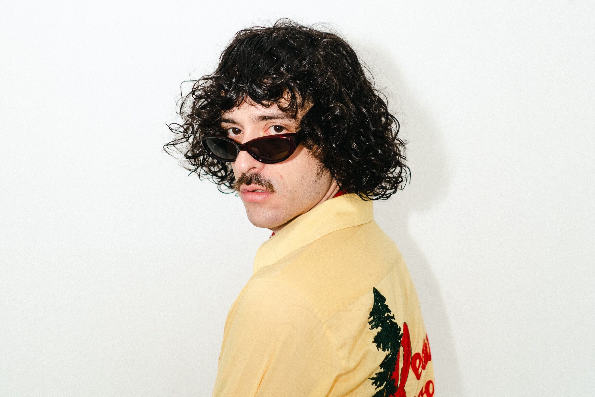 "En Montevideo, la rambla y el horizonte libre con agua nos conecta a lo natural. Acá, el acero citadino nos electrifica", compara