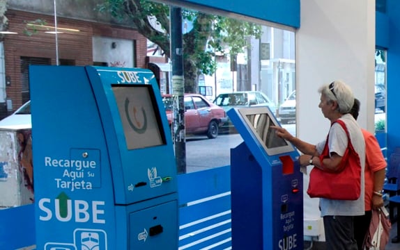 En los subtes, hay más de 120 terminales para validar el trámite.