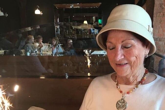 El festejo de cumpleaños de la madre de Ricardo Buryaile: en un restaurante y sin tapabocas.