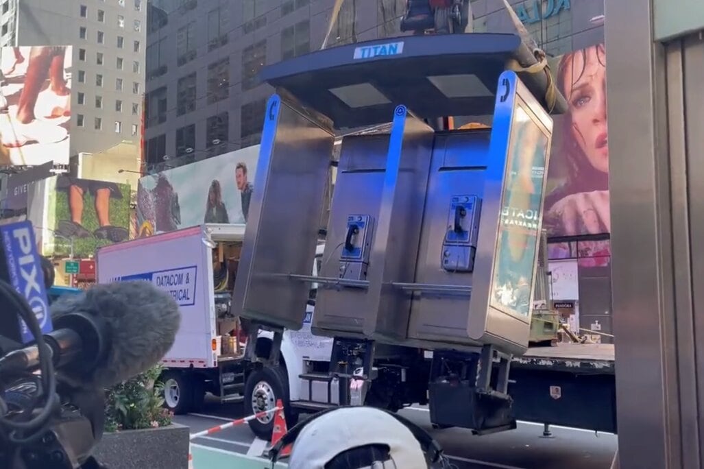 Con motivo de este último levantamiento, se realizó una pequeña ceremonia, encabezada por el presidente del Distrito de Manhattan, Mark Levine. Foto: Twitter. 