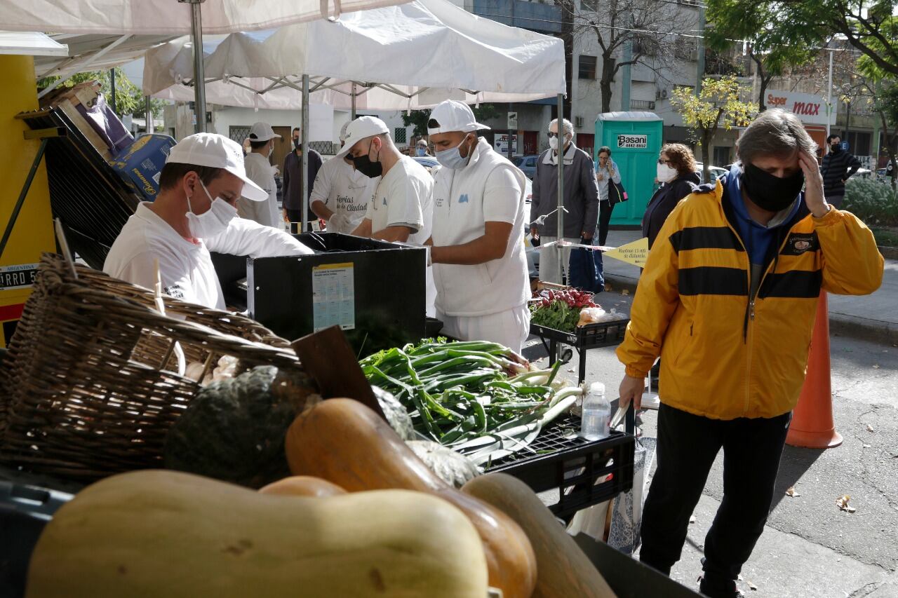 Ferias municipales en CABA. El ahorro no alcanza para cubrir subas en otros rubros, como vivienda y educación.