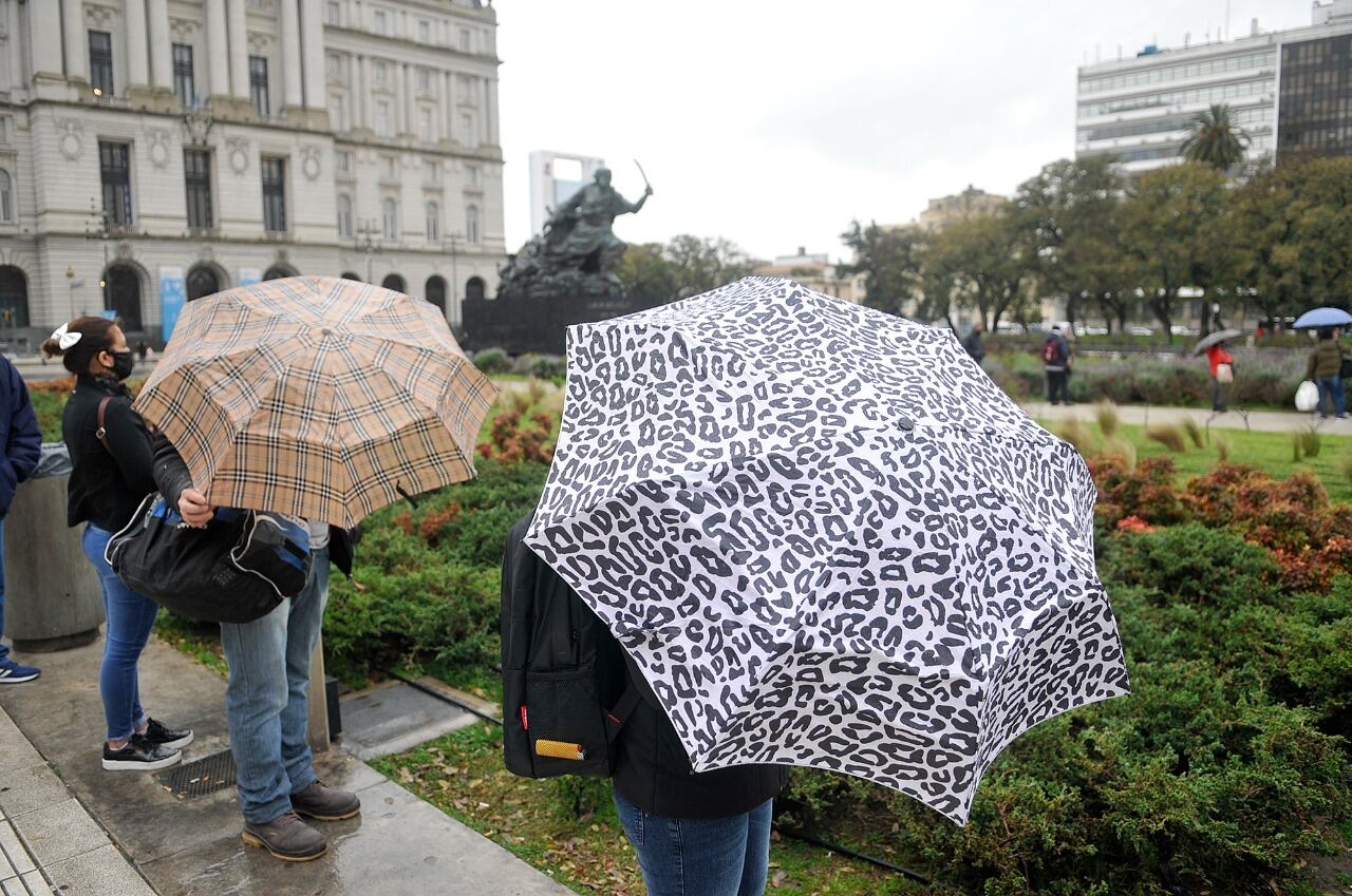 El Servicio Meteorológico anuncia varios día de lluvia en Buenos Aires y hay alerta por fuertes tormentas y viento.