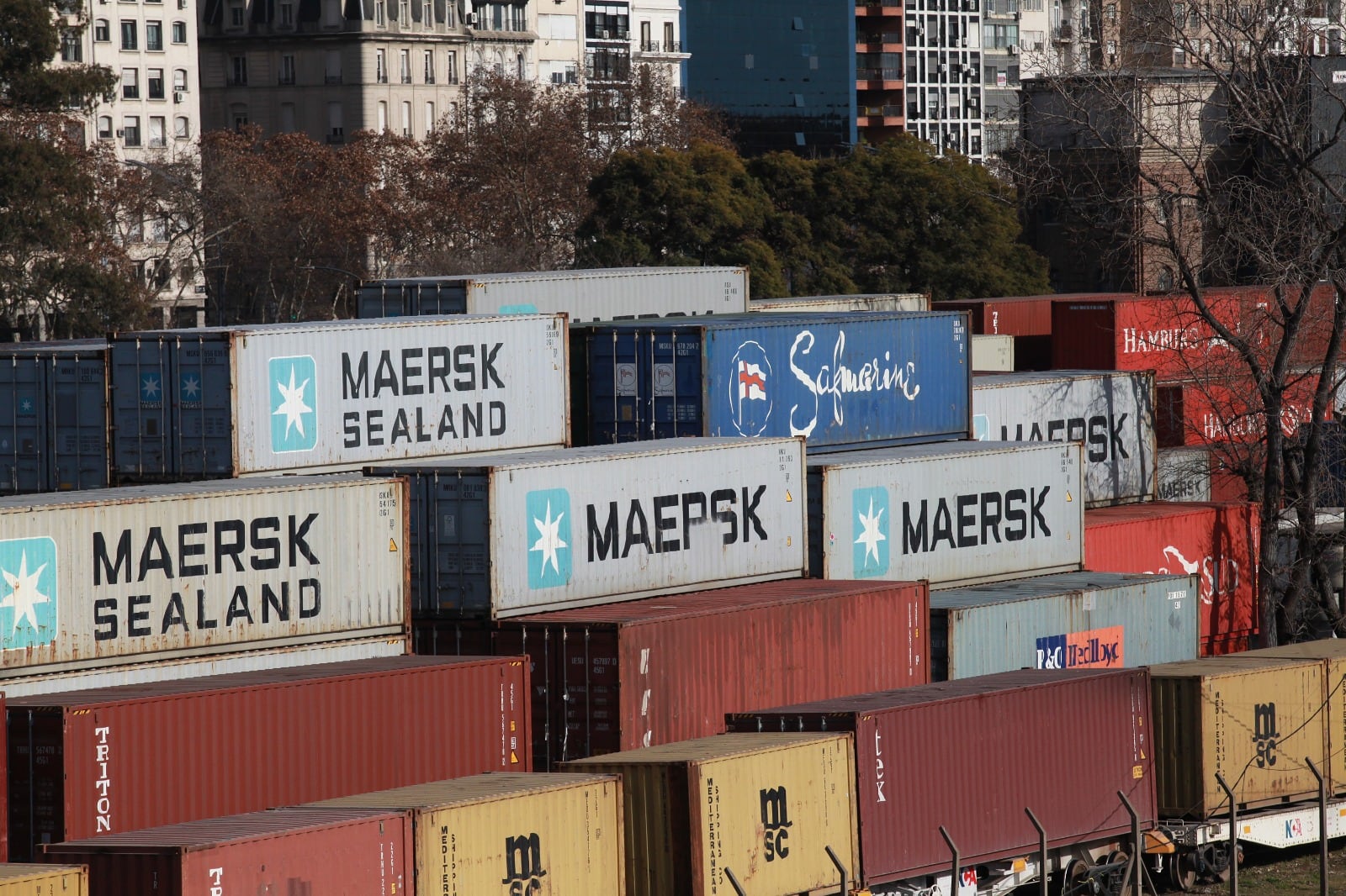 El primer semestre acumula un déficit comercial de 4387 millones de dólares.