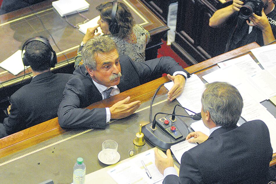 Rossi insistirá en el Congreso para que una ley evite nuevos tarifazos.