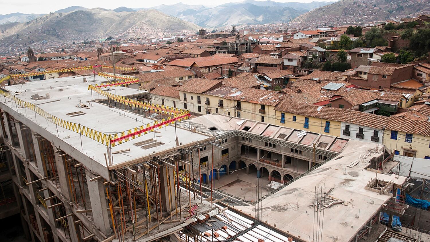 El edificio de siete pisos del Sheraton, que deberá ser demolido.