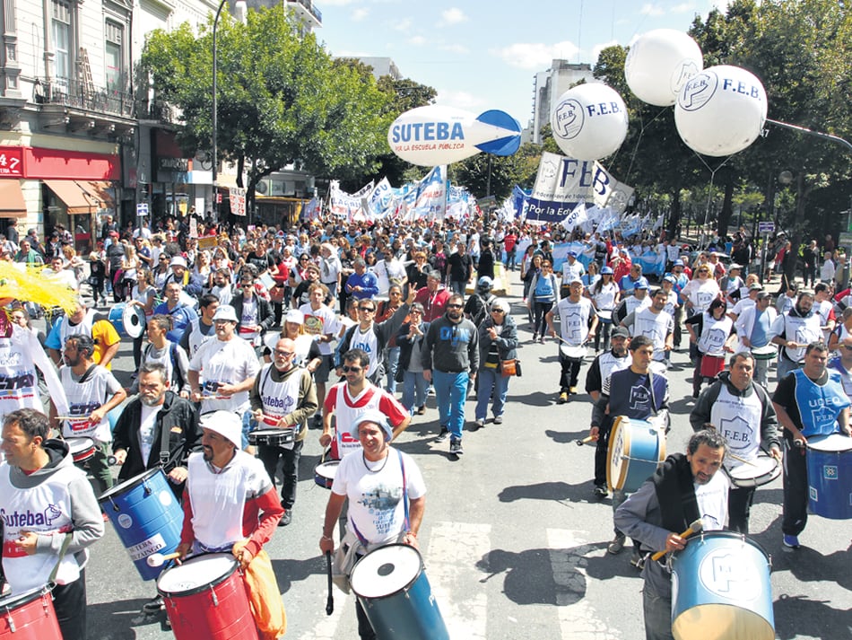 Durante la movilización se exigió la apertura de la paritaria nacional y se rechazó la propuesta provincial.