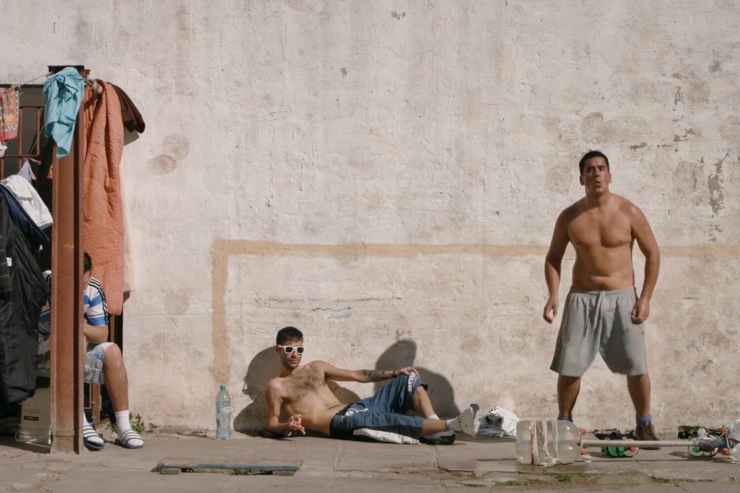 Speroni no pretende filmar la vida de la cárcel en su conjunto sino sólo la de los presos.