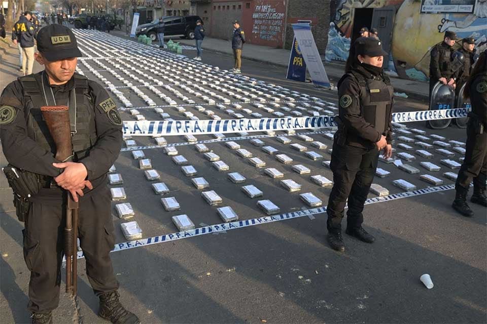 El cargamento hallado en Génova al 2400.