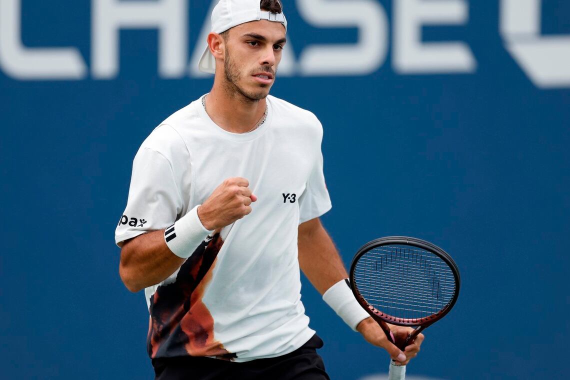 Cerúndolo cierra el puño para festejar