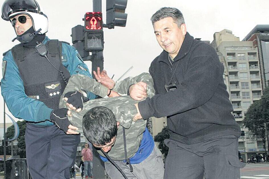 Rodríguez Larreta defendió a los policías que cargaron brutalmente contra los manifestantes.