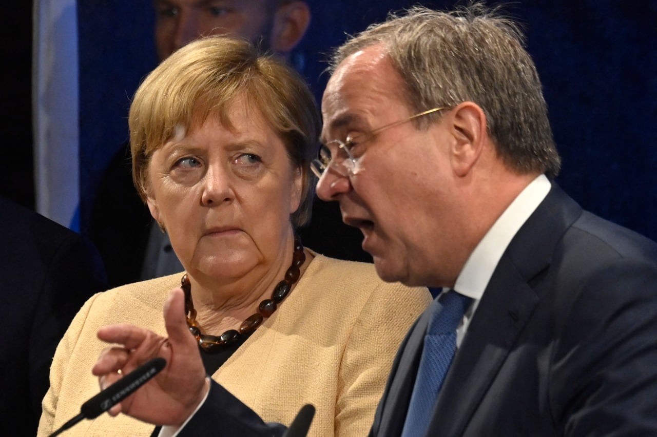 Merkel junto al candidato Laschet.