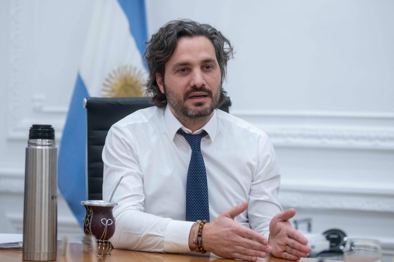  Santiago Cafiero se refirió a la carta publicada por el expresidente, Mauricio Macri y afirmó que “tiene un discurso vacío, con conceptos que no van a ningún lado, que parecen más bien bajados de una monografía del ‘Rincón del Vago’”.