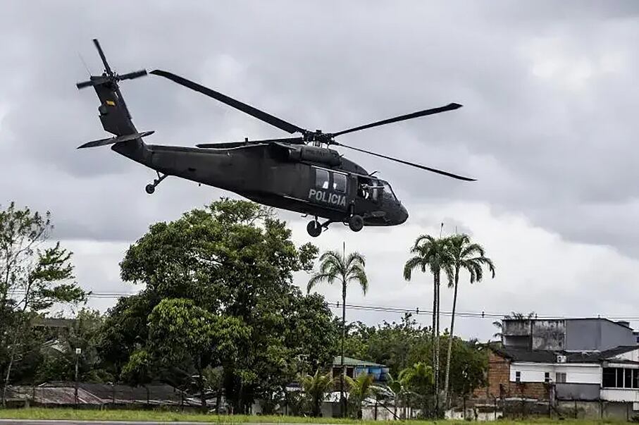 Un helicópero similar al derribado por las disidencias de las Farc.