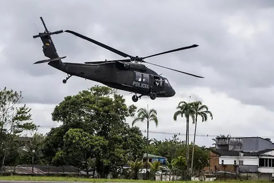 Un helicópero similar al derribado por las disidencias de las Farc.