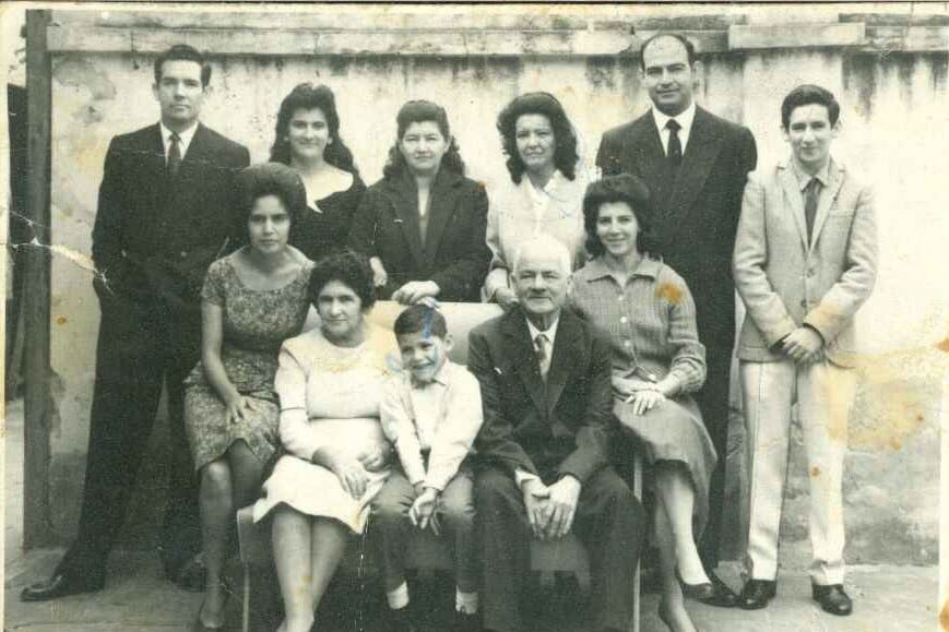 Juan Riera junto a su familia