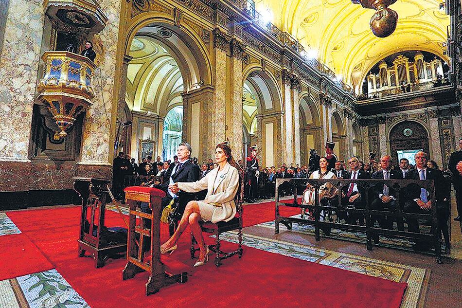 Macri escuchó junto a su esposa Juliana Awada la alusión de Poli a la situación social.