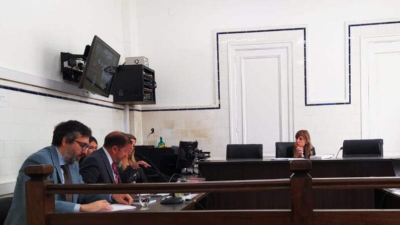 El defensor público de Víctimas, Carlos Escándar, el fiscal Villalba y la jueza Catalano. 