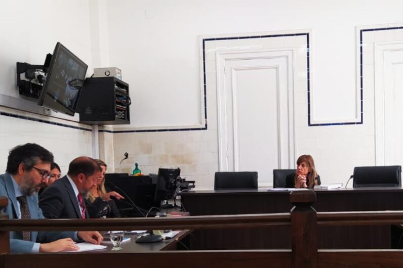 El defensor público de Víctimas, Carlos Escándar, el fiscal Villalba y la jueza Catalano.